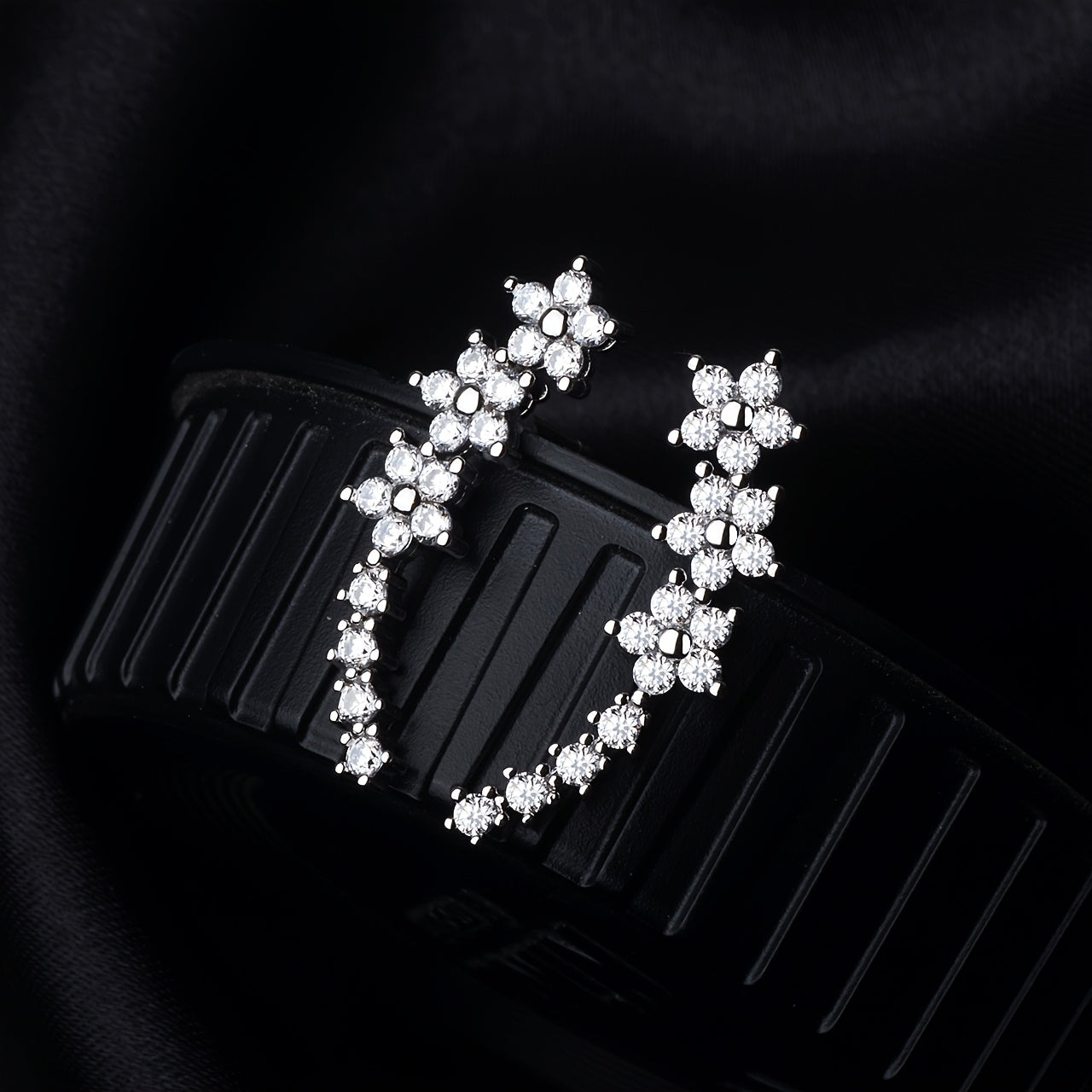 Boucles d'Oreilles Florales — Intemporelles Dorées
