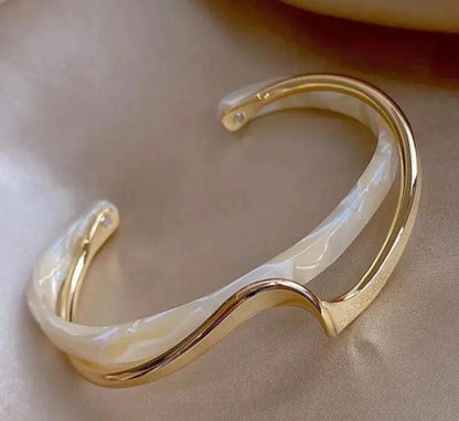 Bracelet Élégant Opale Blanche Dorée