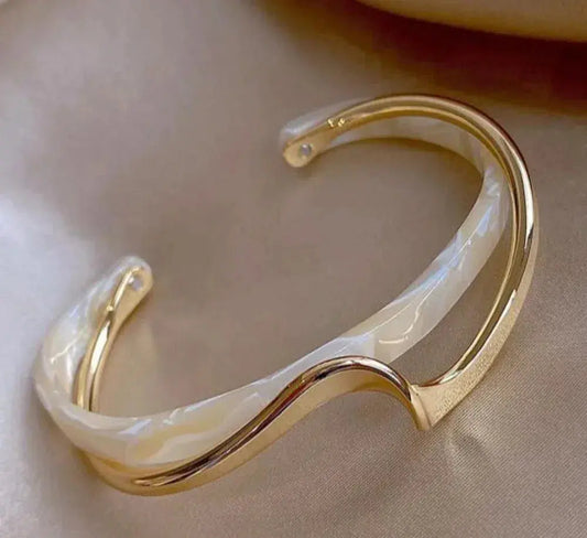 Bracelet Élégant Opale Blanche Dorée